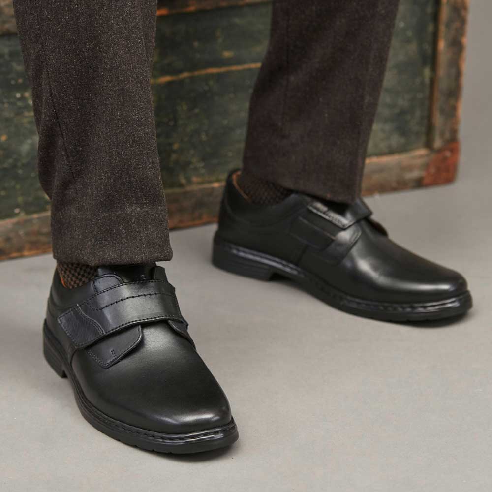 mens shoes image aw24